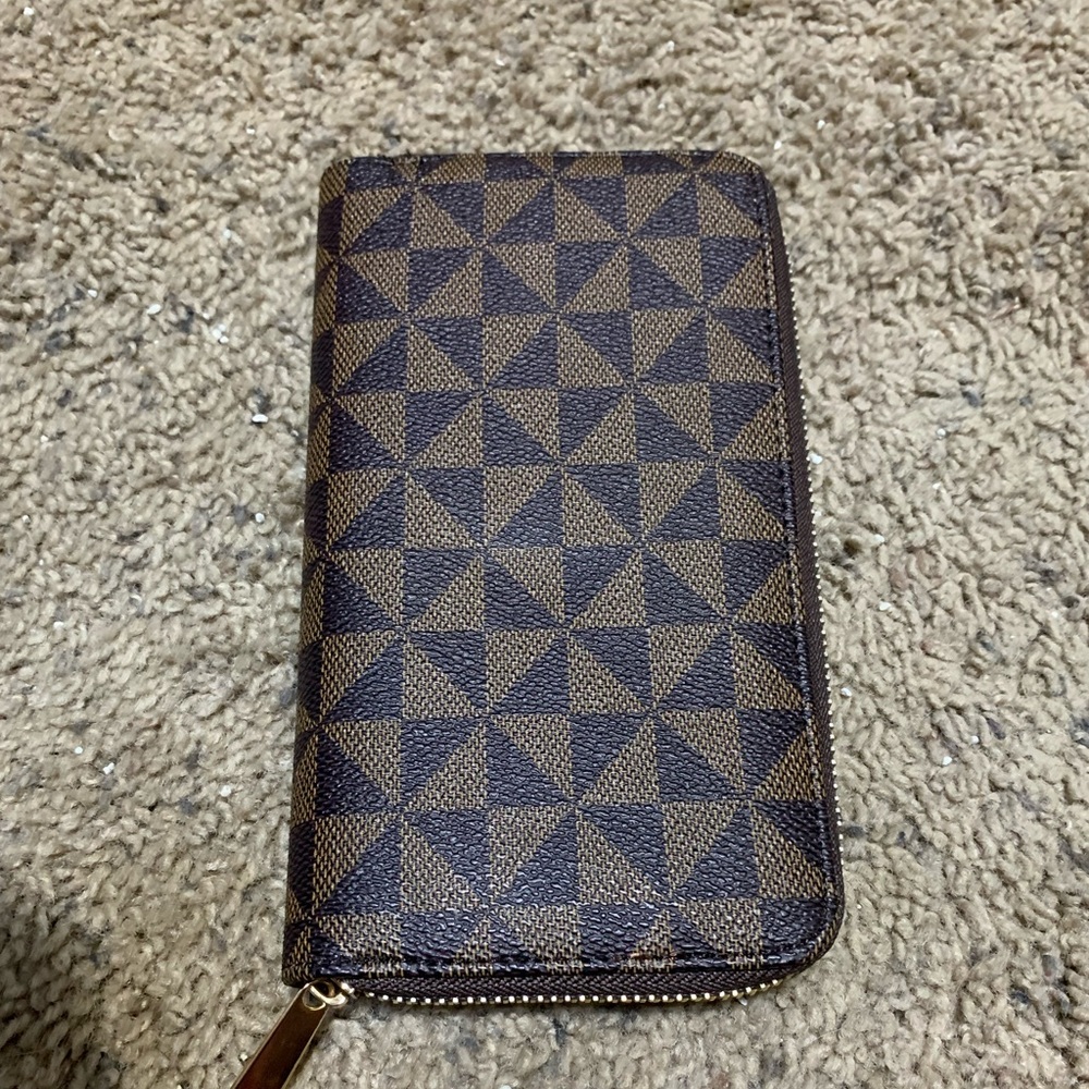 Off-brand wallet